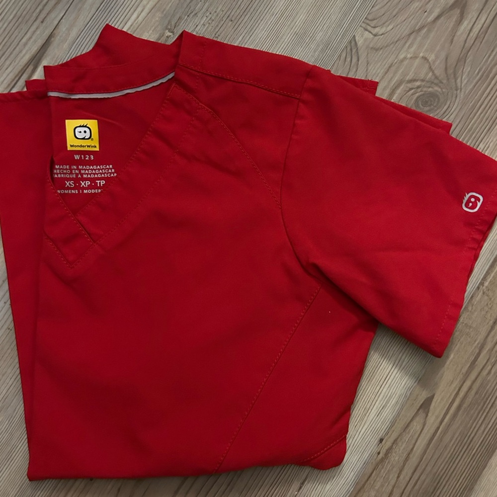Wonder Wink Red Scrub Top, size XS